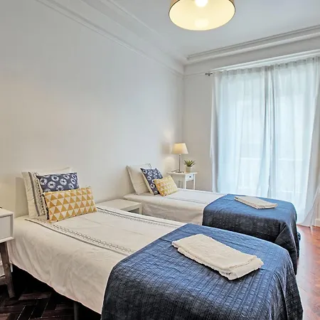 Für 13 Personen und 1 Kind In Lissabon, Regio De Costa De - B58339 Apartment